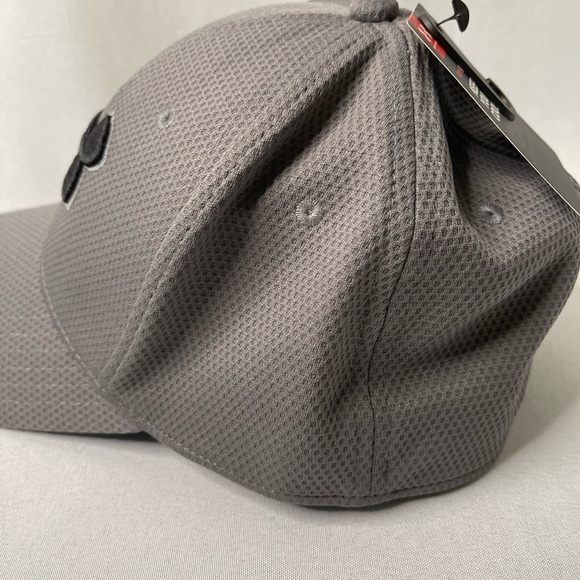 Men’s  M/L Pitch Gray / Black Under Armour Cap - Picture 10 of 10